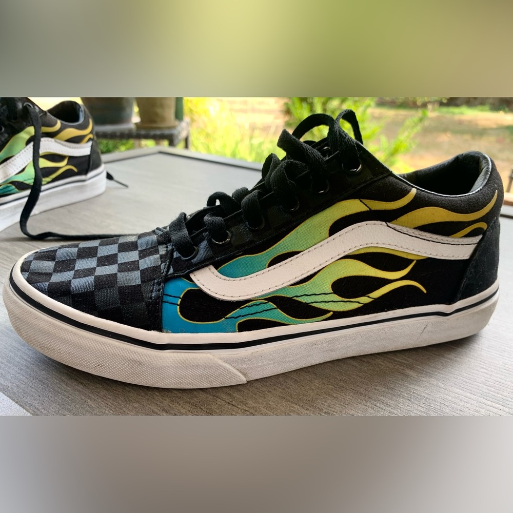 Vans “Old Skool” Kids Black Checkered Sneakers Glow Multicolor Flames SZ 6.0 - Picture 6 of 8